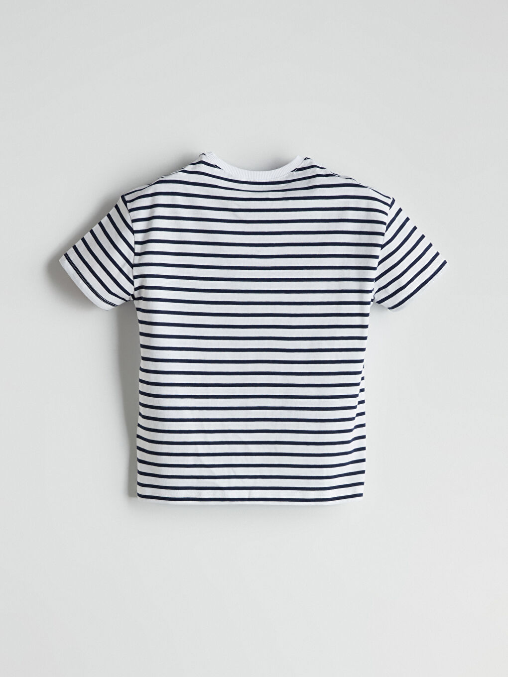 Beyaz Bisiklet Yaka Çizgili Erkek Çocuk Tişört-1