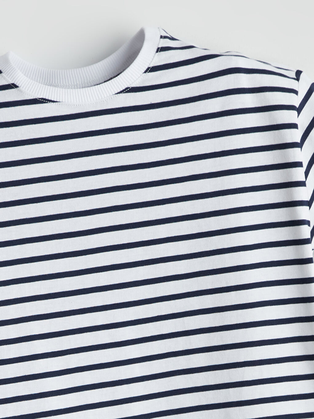 Beyaz Bisiklet Yaka Çizgili Erkek Çocuk Tişört-2
