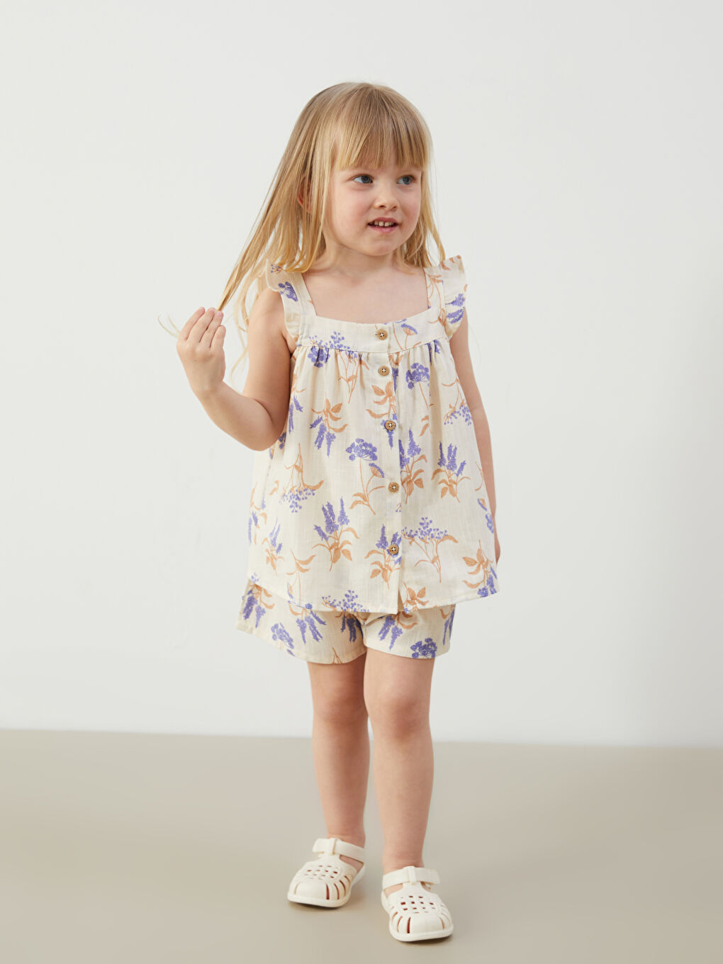 Bej Kare Yaka Çiçekli Kız Bebek Bluz ve Şort 2'li-1