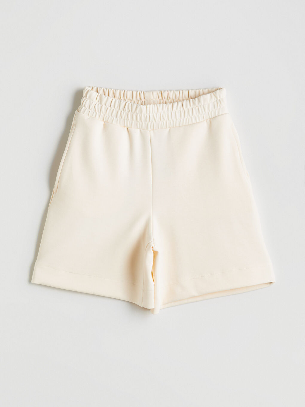 Ekru Beli Lastikli Kadın Şort-4