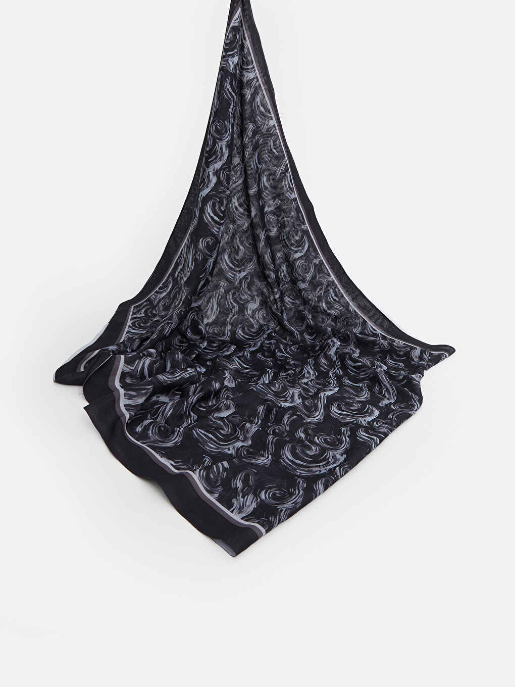 Siyah Desenli Kadın Şal