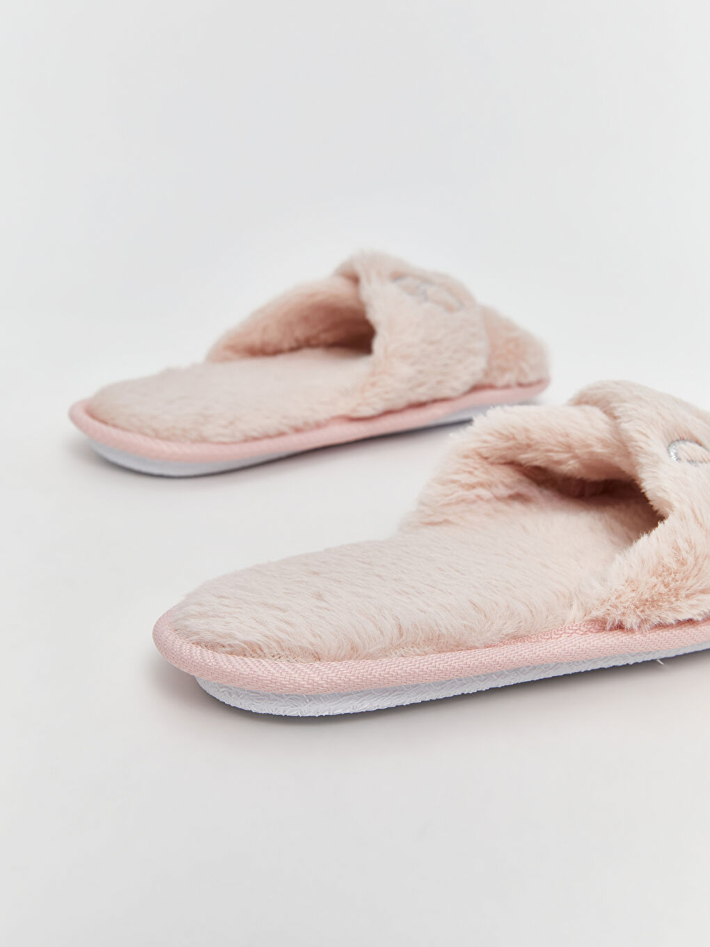 Pembe Barbie Nakışlı Kadın Pelüş Ev Terliği-4