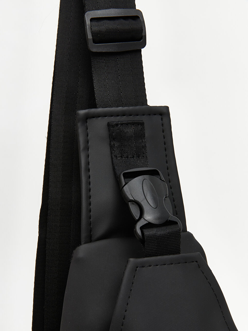 Siyah Fermuarlı Erkek Göğüs Çantası-3