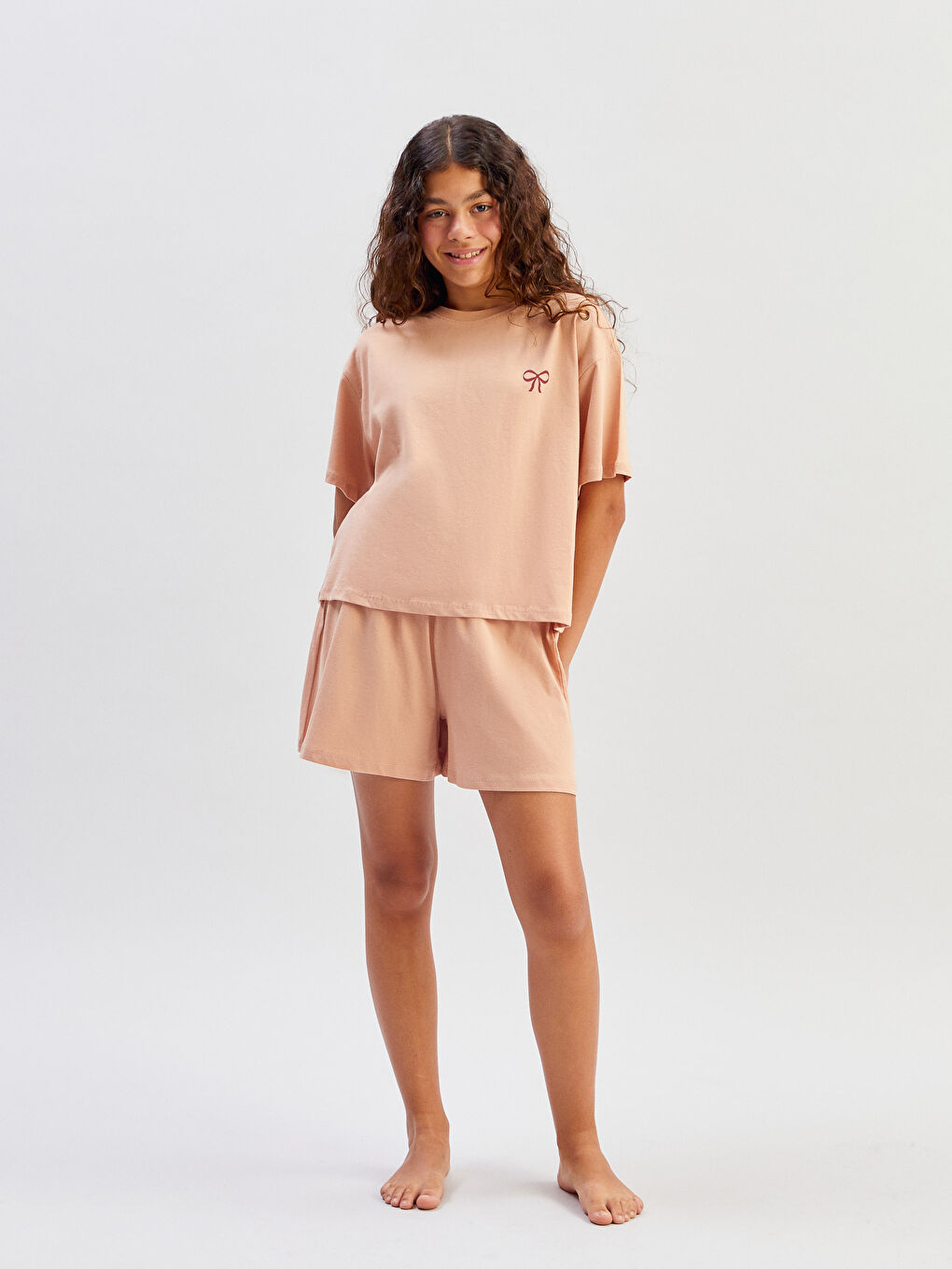 LCW Kids سێتی بیجامە کچان چاپکراو یه‌خه‌ خڕ قۆڵ كورت کەمەر لاستیک -S5P582Z4-GGN