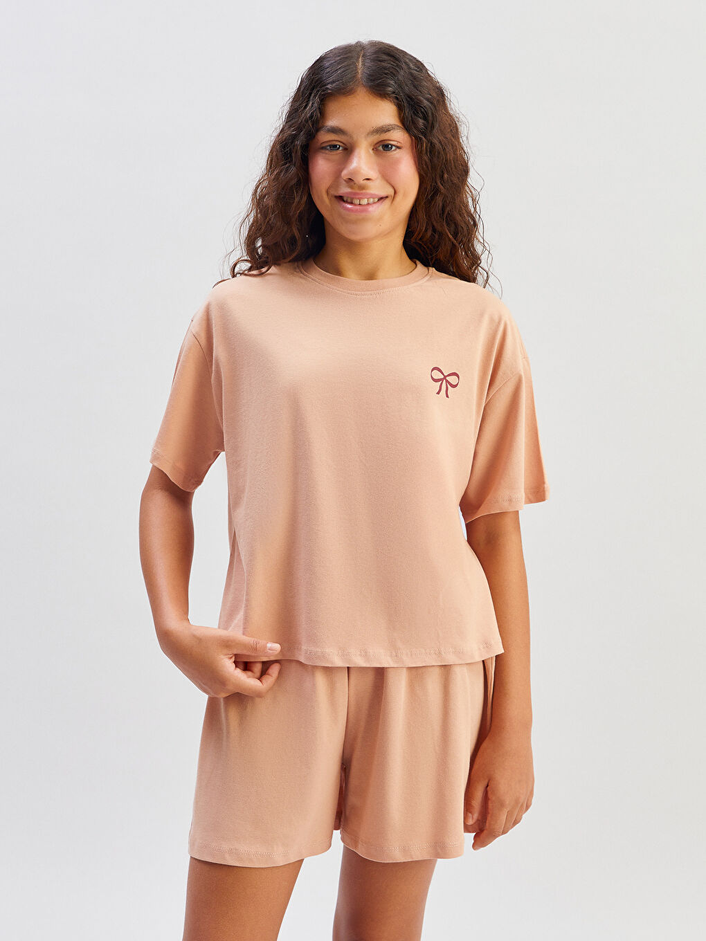 LCW Kids سێتی بیجامە کچان چاپکراو یه‌خه‌ خڕ قۆڵ كورت کەمەر لاستیک -S5P582Z4-GGN