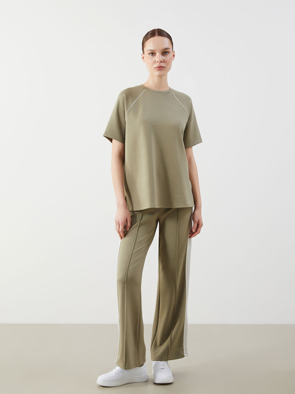 Haki Dik Yaka Kadın Tişört-1