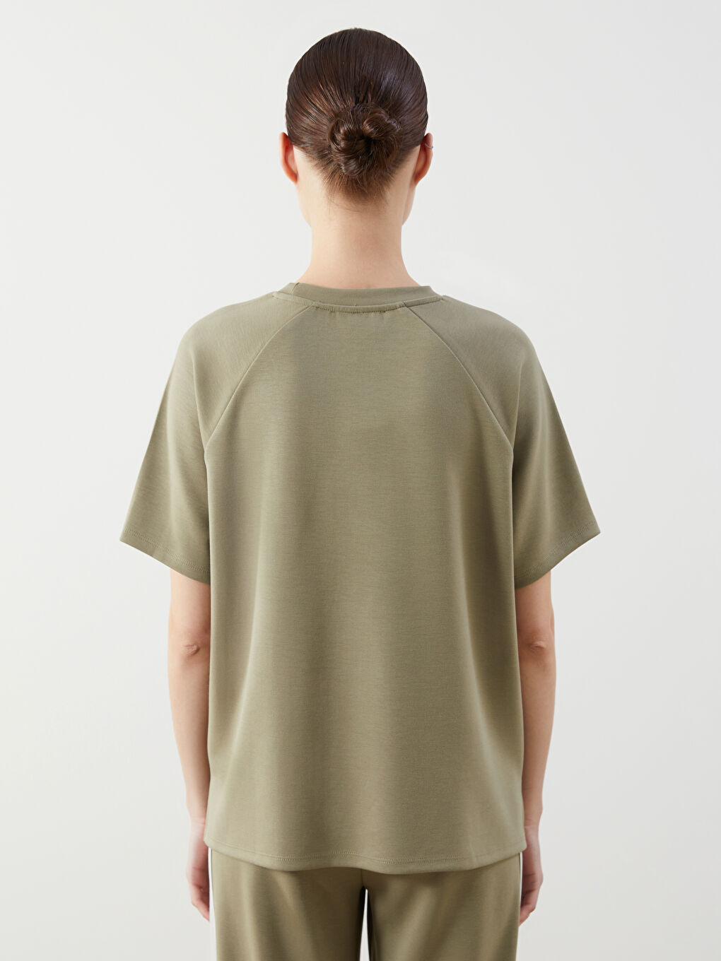 Haki Dik Yaka Kadın Tişört-3