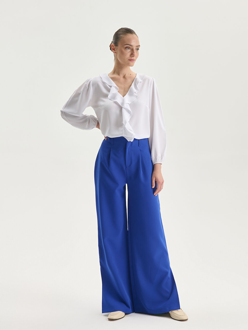 Blouse à Volants avec Encolure en V-1