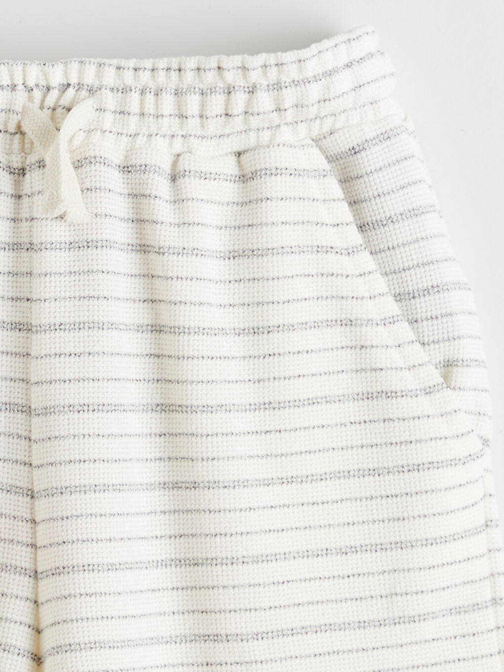 Ekru Beli Lastikli Çizgili Erkek Çocuk Şort-1