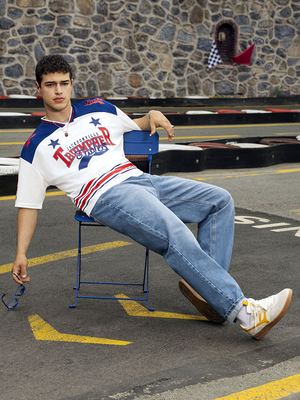 تي شيرت عنق V كم قصير مطبوع رجال-1