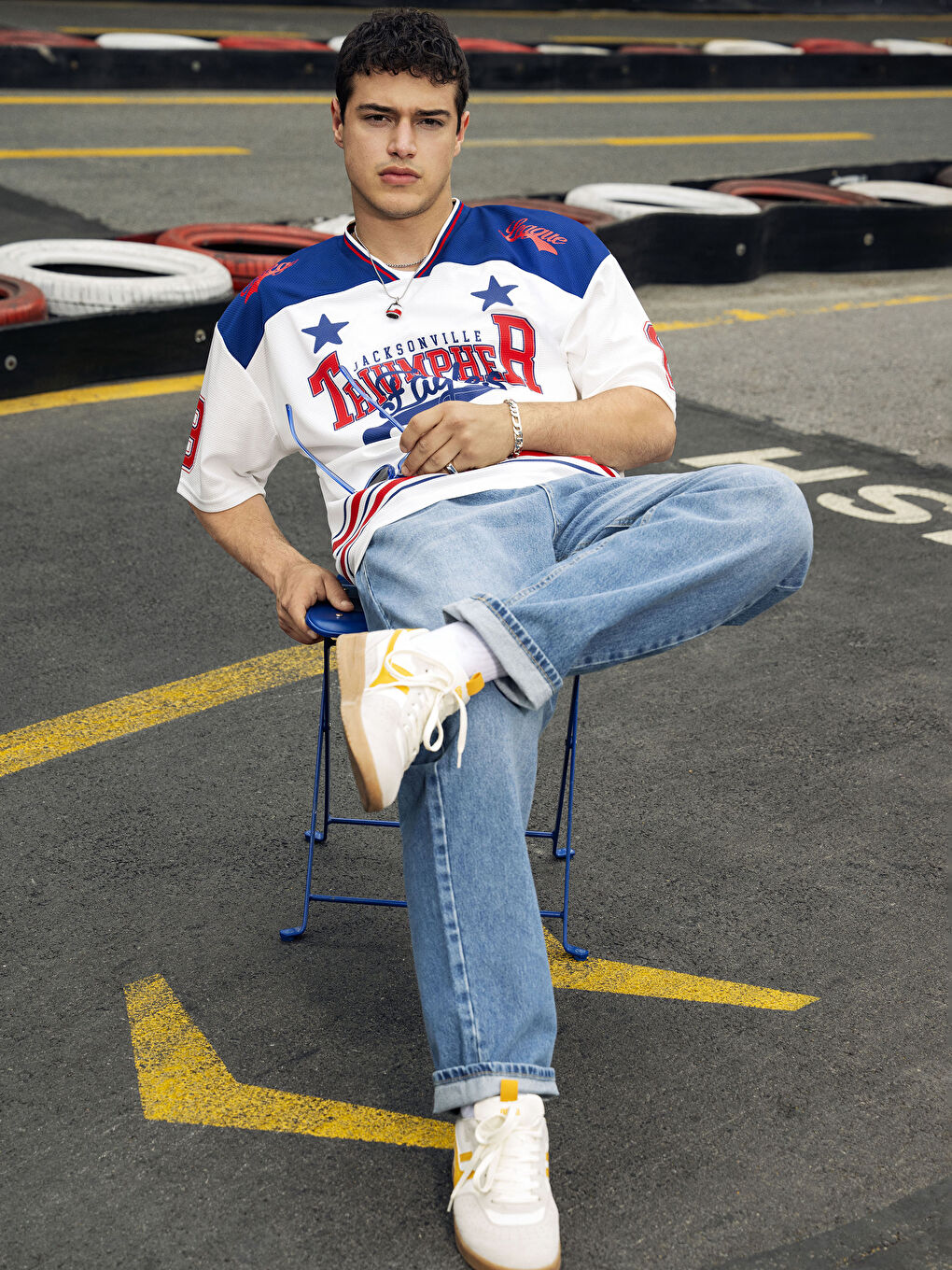 تي شيرت عنق V كم قصير مطبوع رجال