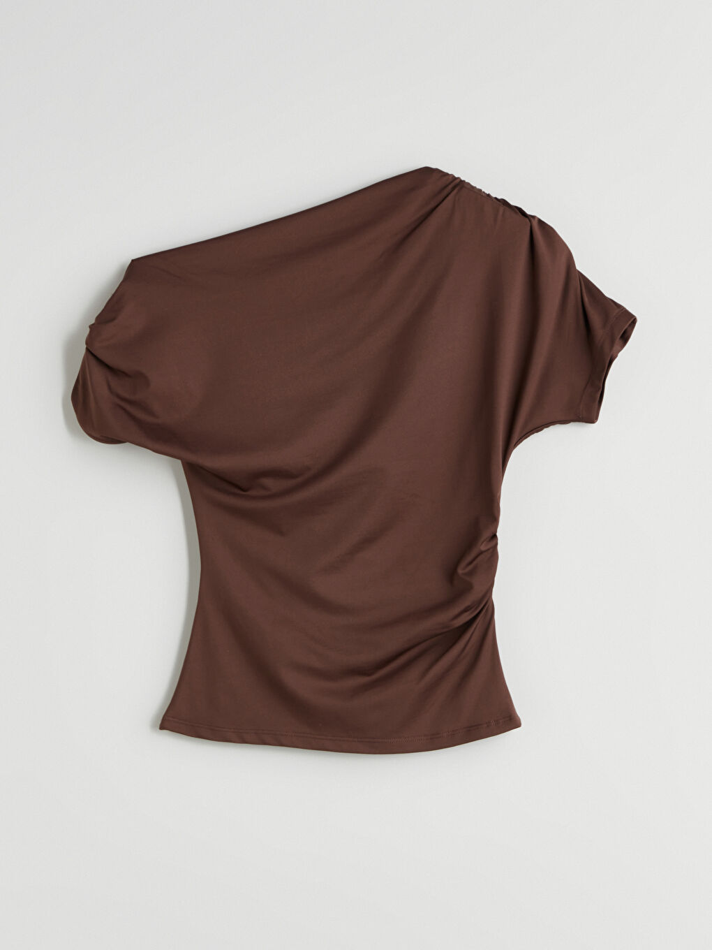 بلوزة مكشكشة بياقة سلاش-5