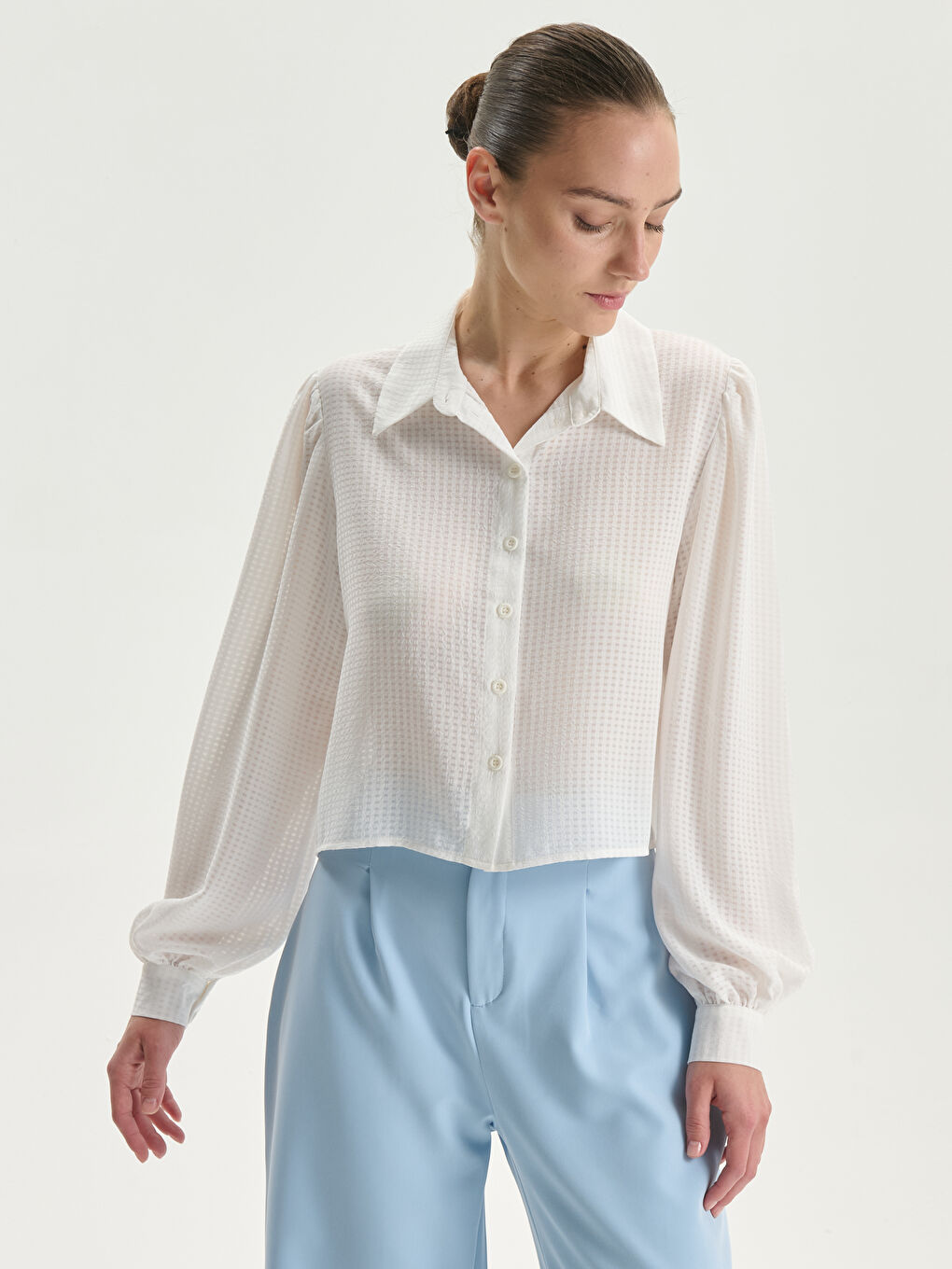 Chemise Texturée Coupe Courte pour Femmes