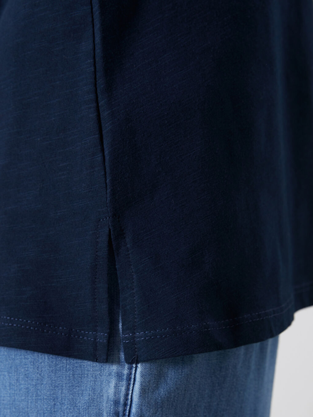 بلوزة بكول مدور مْطَرّْزة-3