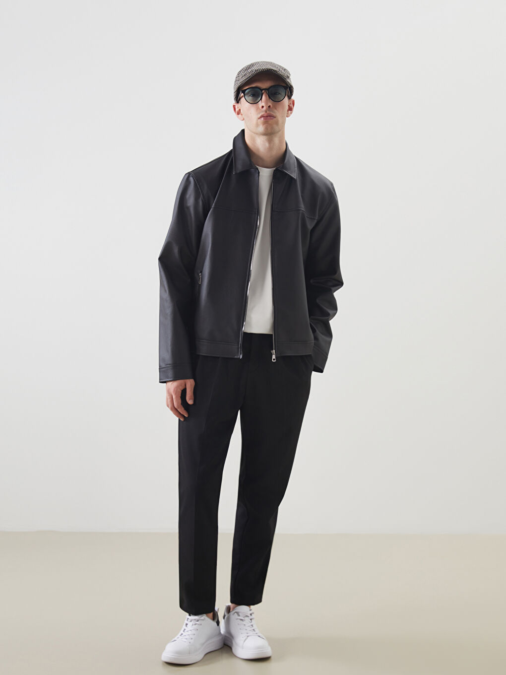 Siyah Standart Kalıp Gömlek Yaka Erkek Deri Görünümlü Ceket-1