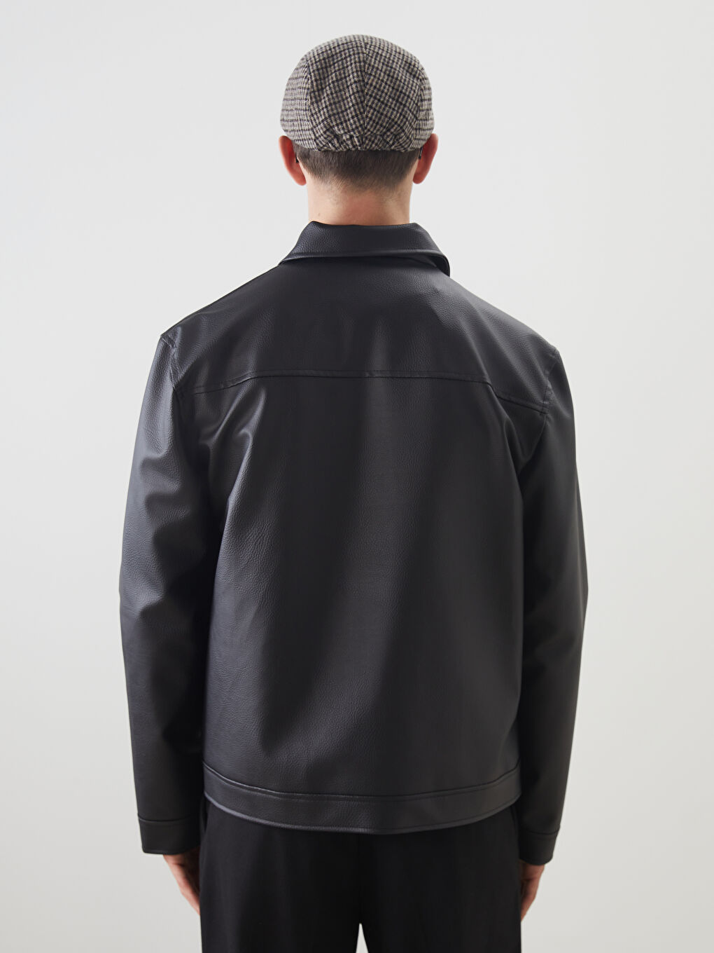 Siyah Standart Kalıp Gömlek Yaka Erkek Deri Görünümlü Ceket-4