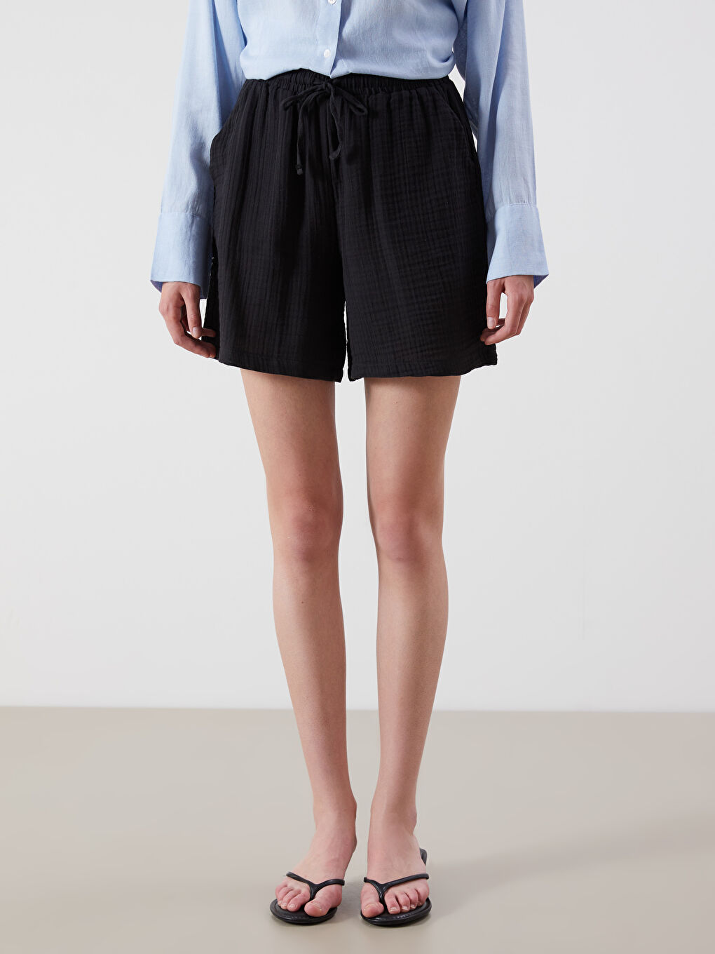 شورت نسائي موسلين نسيجي بخصر مطاطي-1