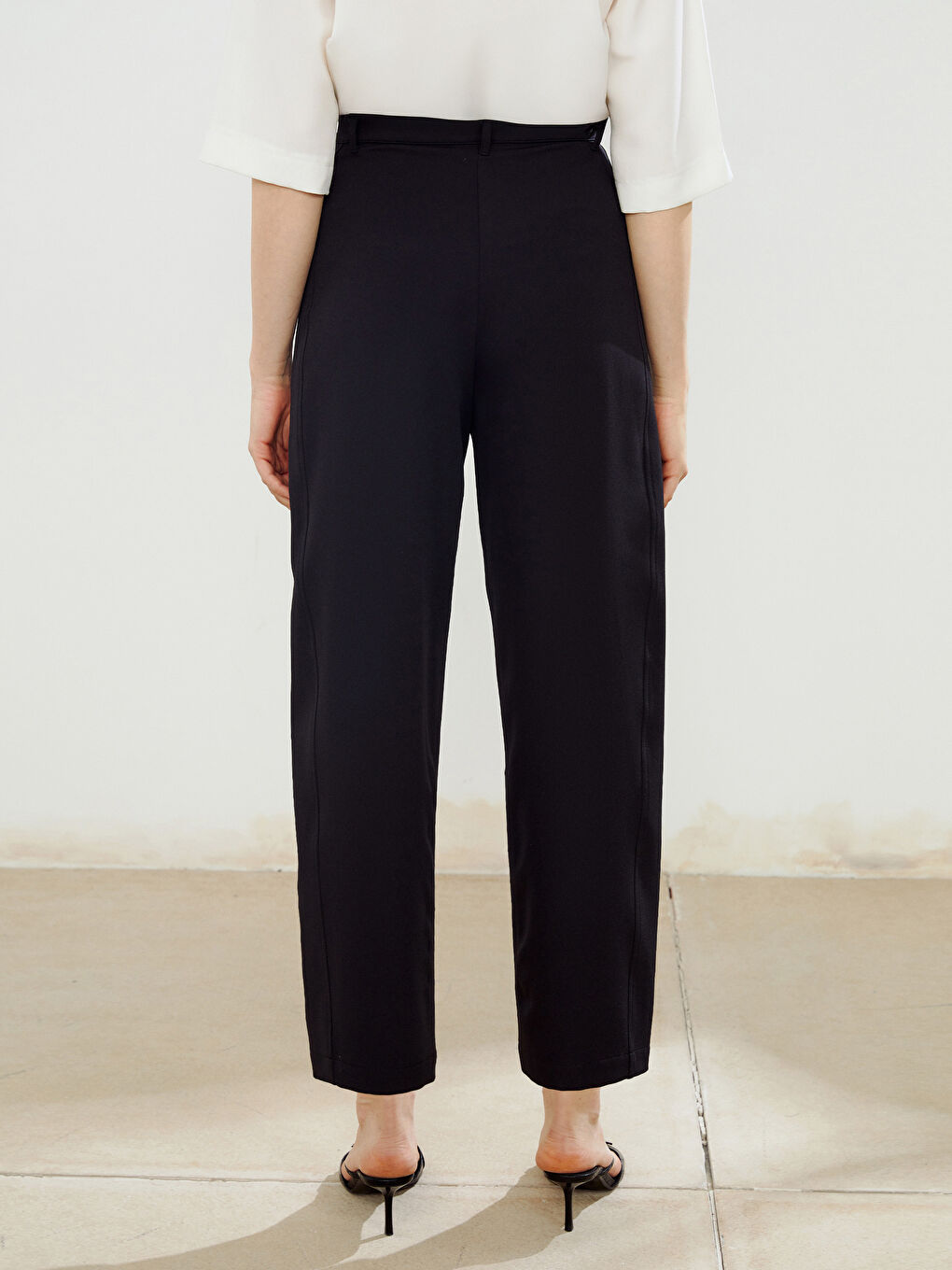Штани з крепу вільного крою для жінок-3