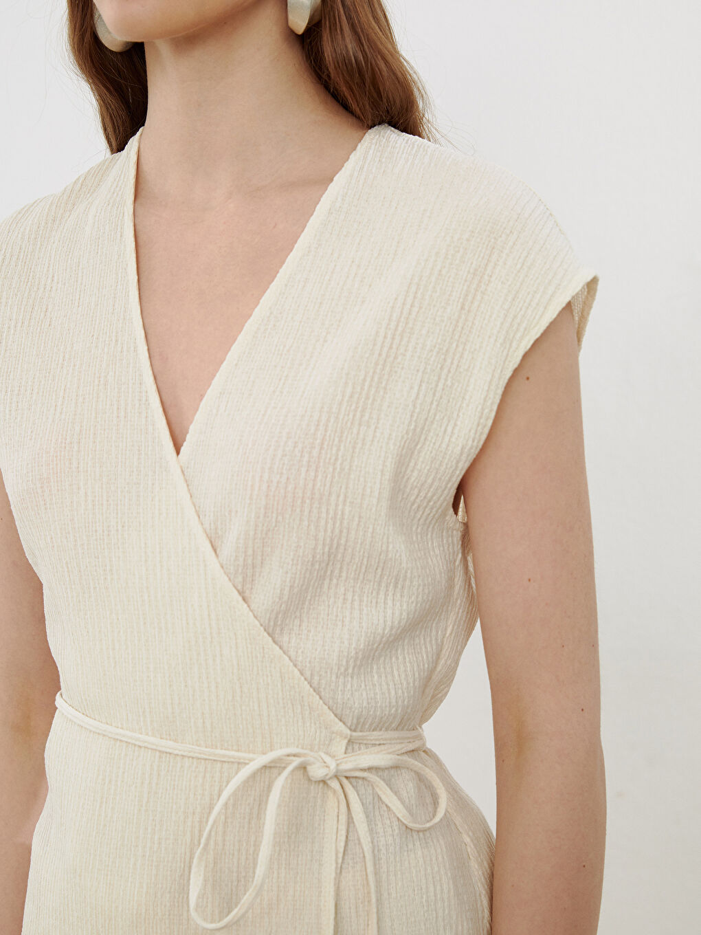 Ekru Kruvaze Yaka Dokulu Bluz-2