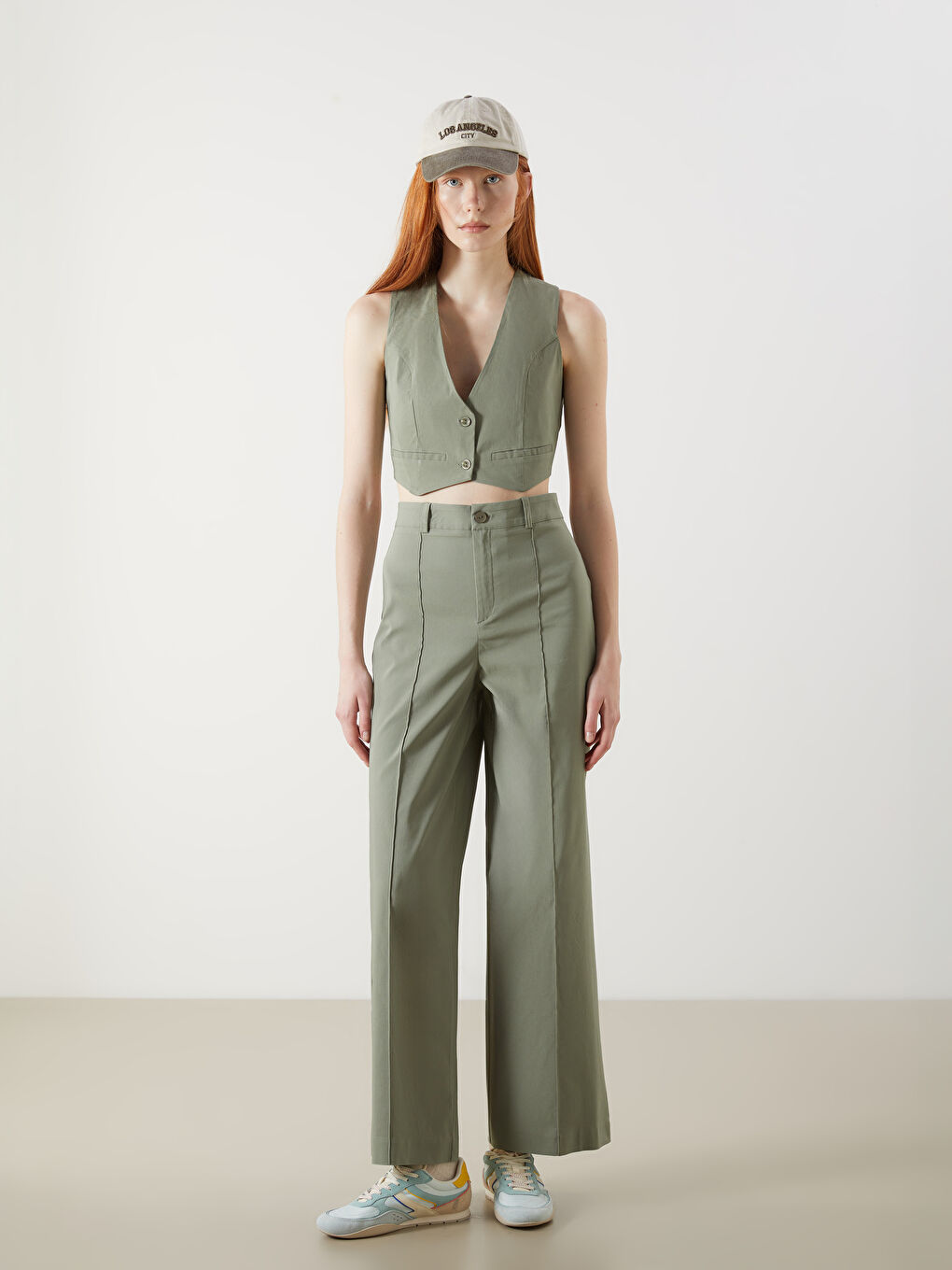 Gilet Classique Court à Encolure en V pour Femmes-1