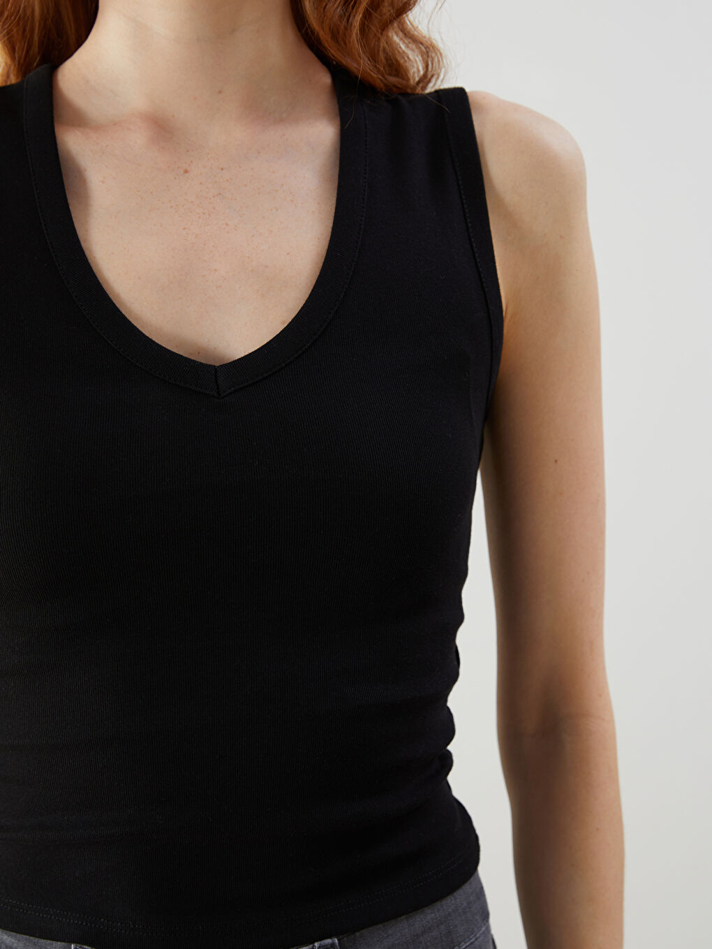 Siyah V Yaka Kadın Atlet-2