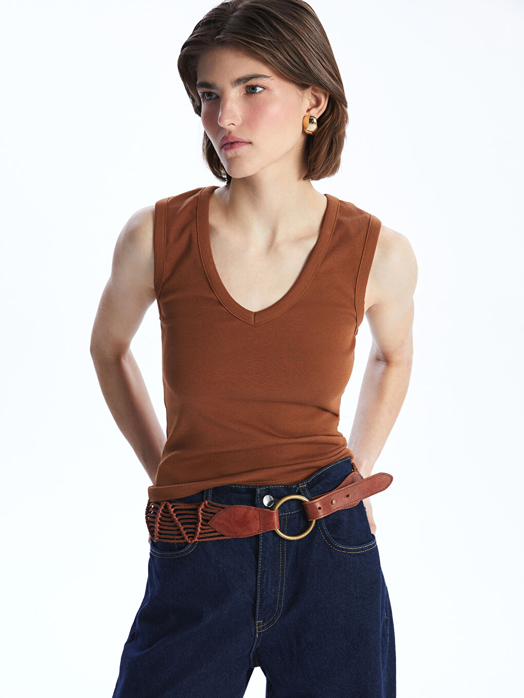 Kahverengi V Yaka Kadın Atlet