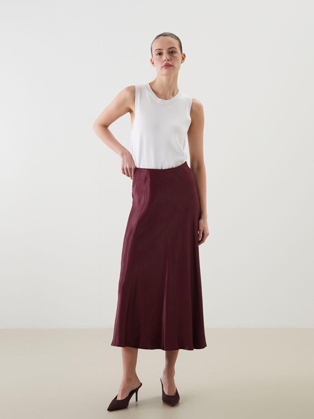 LCWAIKIKI Classic Bordo Beli Lastikli Saten Etek