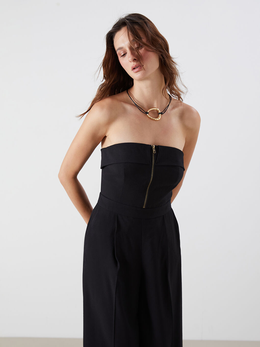 Siyah Straplez Yaka Kadın Pileli Tulum-1