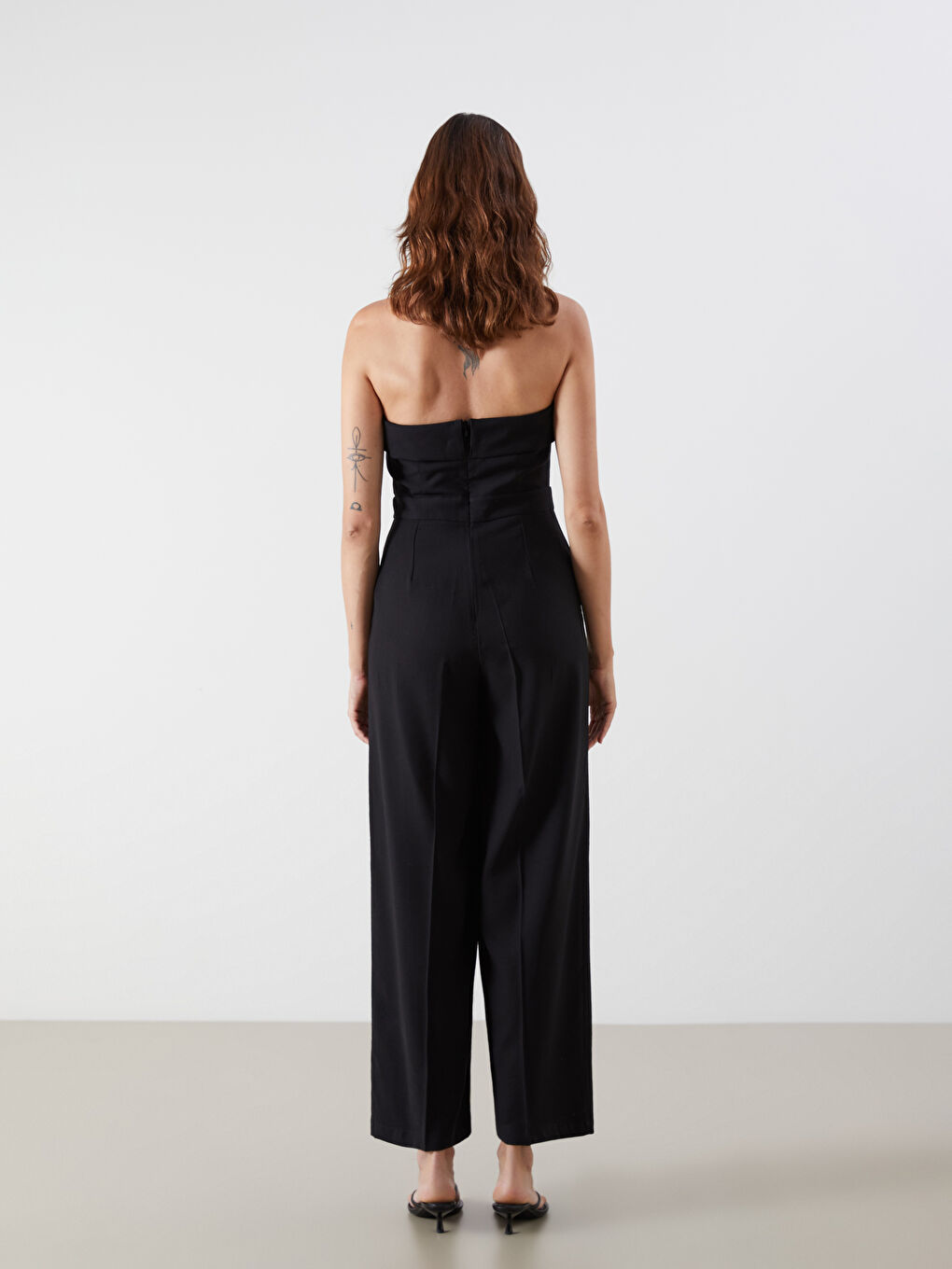 Siyah Straplez Yaka Kadın Pileli Tulum-3