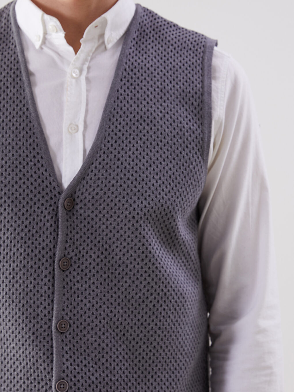 Gri Standart Kalıp V Yaka Erkek Triko Yelek-2