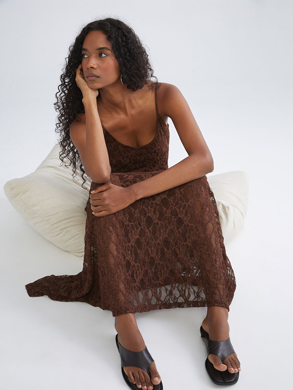 Kahverengi U Yaka Nakışlı Askılı Brode Elbise