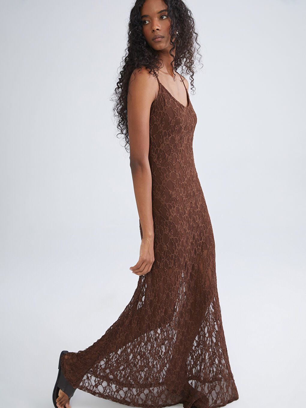 Kahverengi U Yaka Nakışlı Askılı Brode Elbise-1