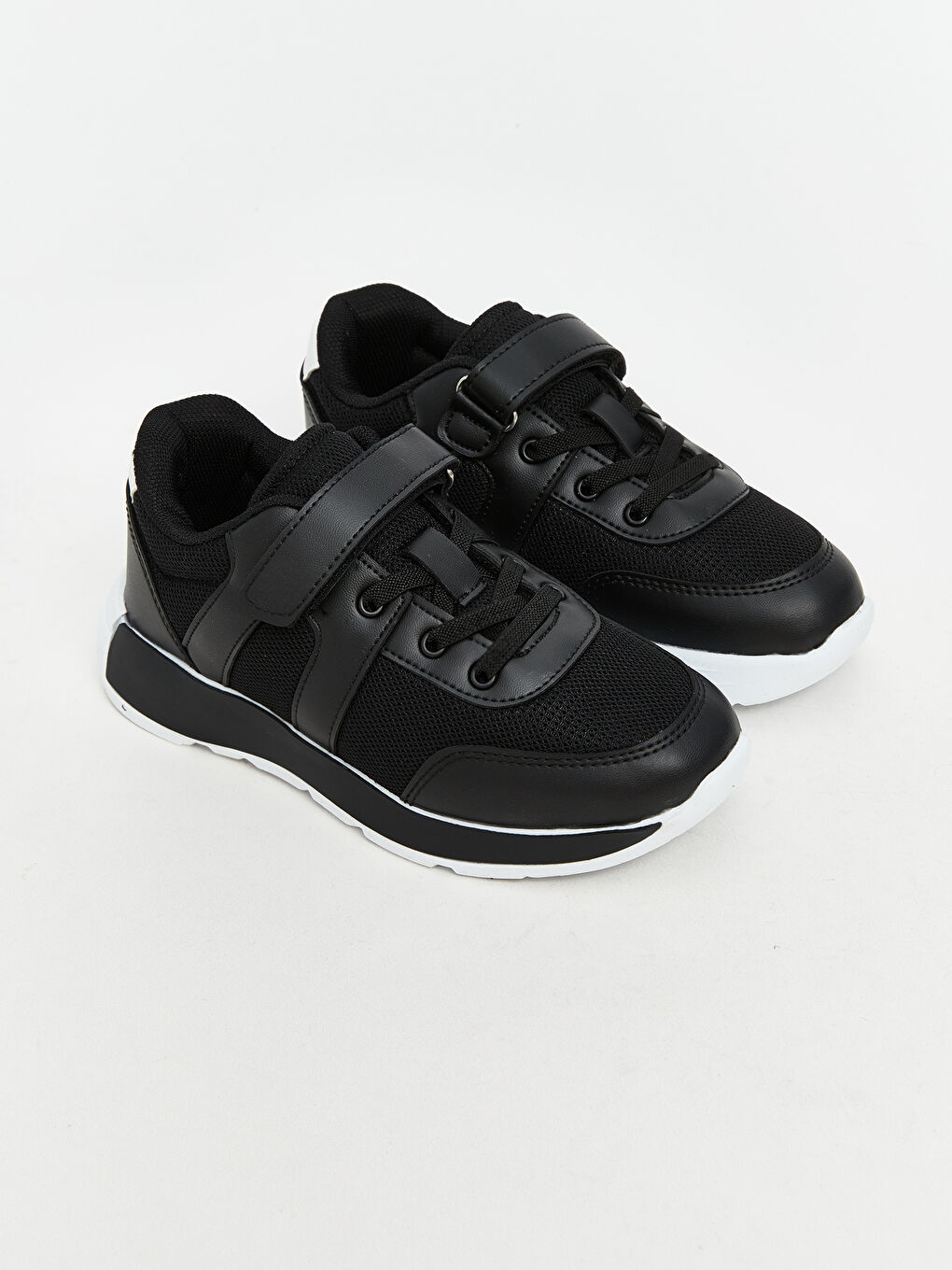 Siyah Bağcık ve Cırt Cırtlı Kız Çocuk Spor Ayakkabı