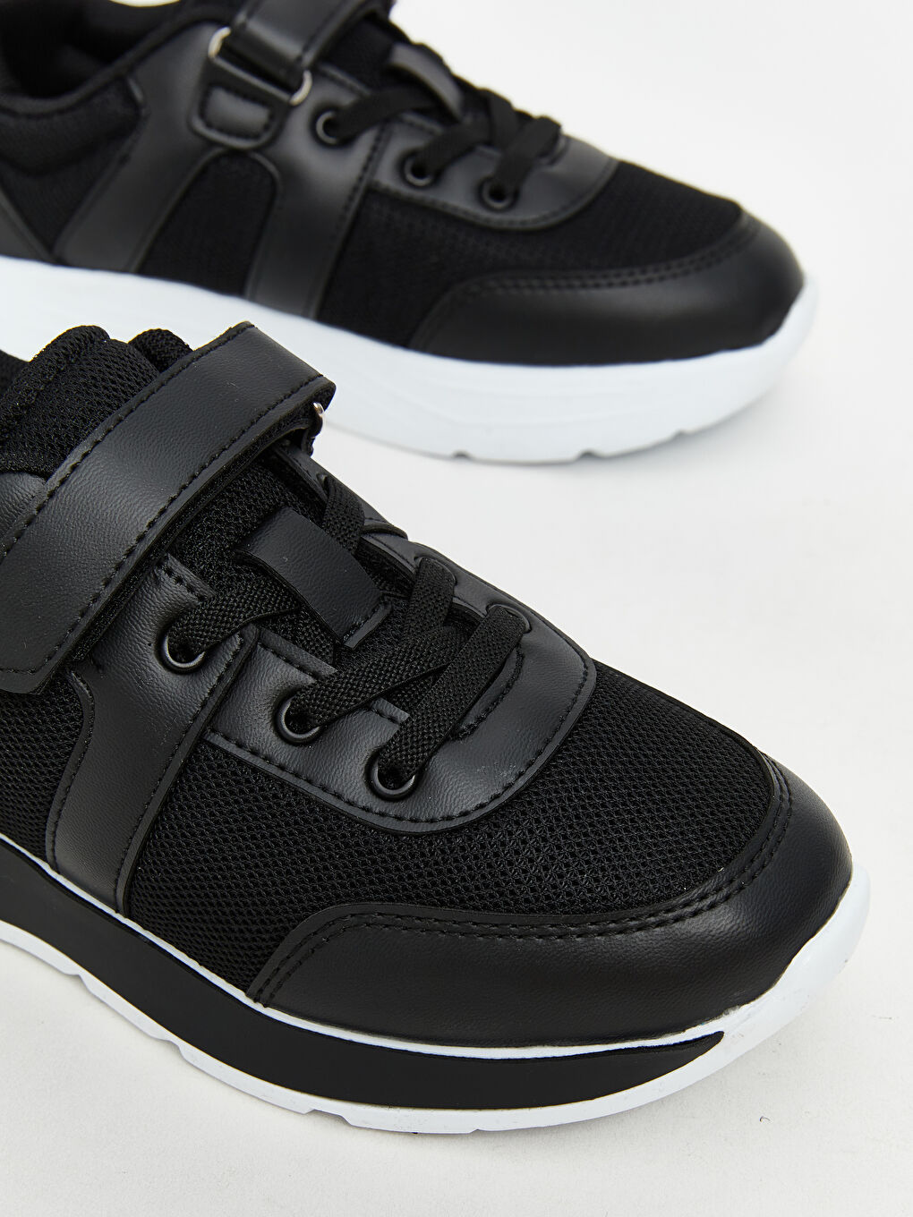 Siyah Bağcık ve Cırt Cırtlı Kız Çocuk Spor Ayakkabı-2