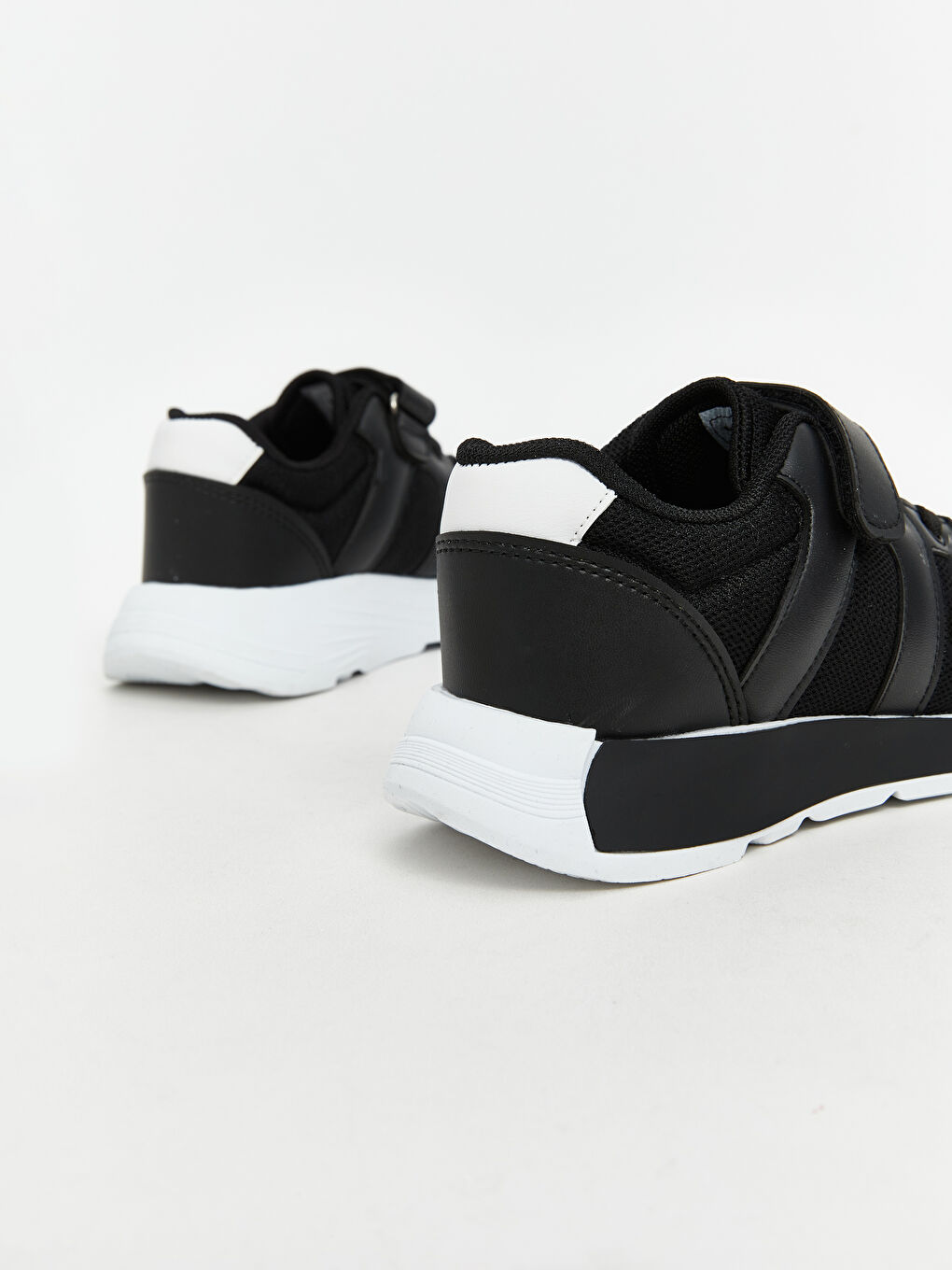 Siyah Bağcık ve Cırt Cırtlı Kız Çocuk Spor Ayakkabı-4