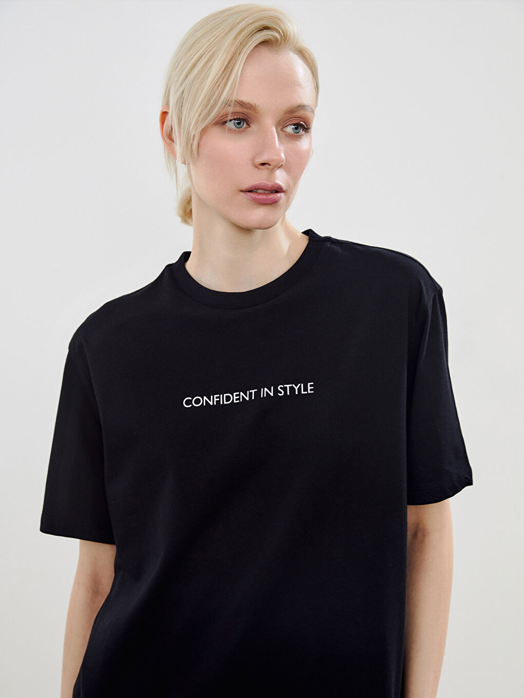 Siyah Bisiklet Yaka Baskılı Oversize Kadın Tişört