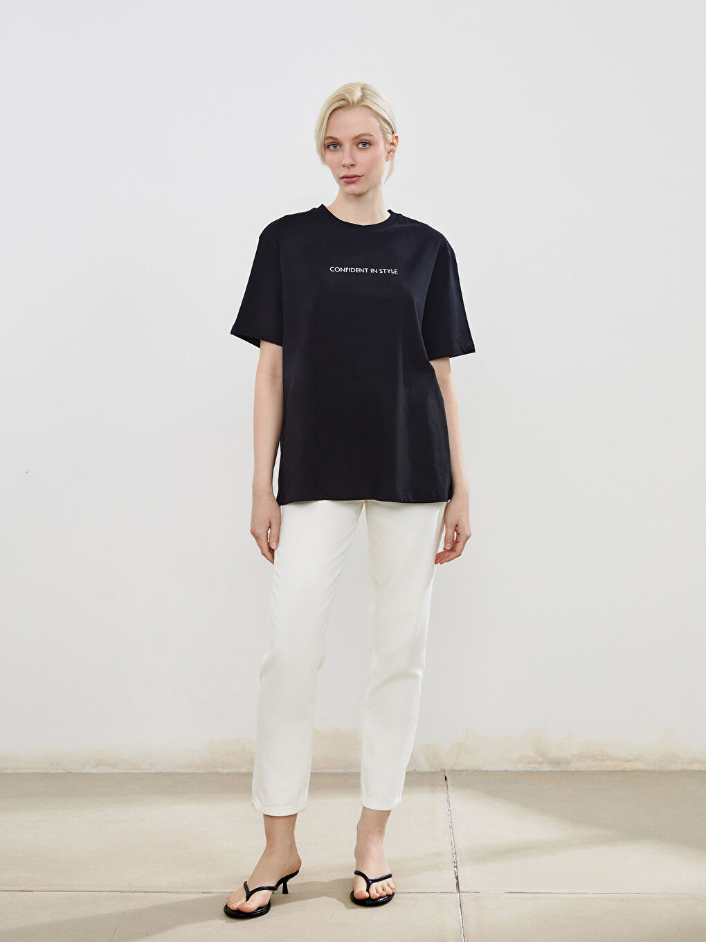 Siyah Bisiklet Yaka Baskılı Oversize Kadın Tişört-1