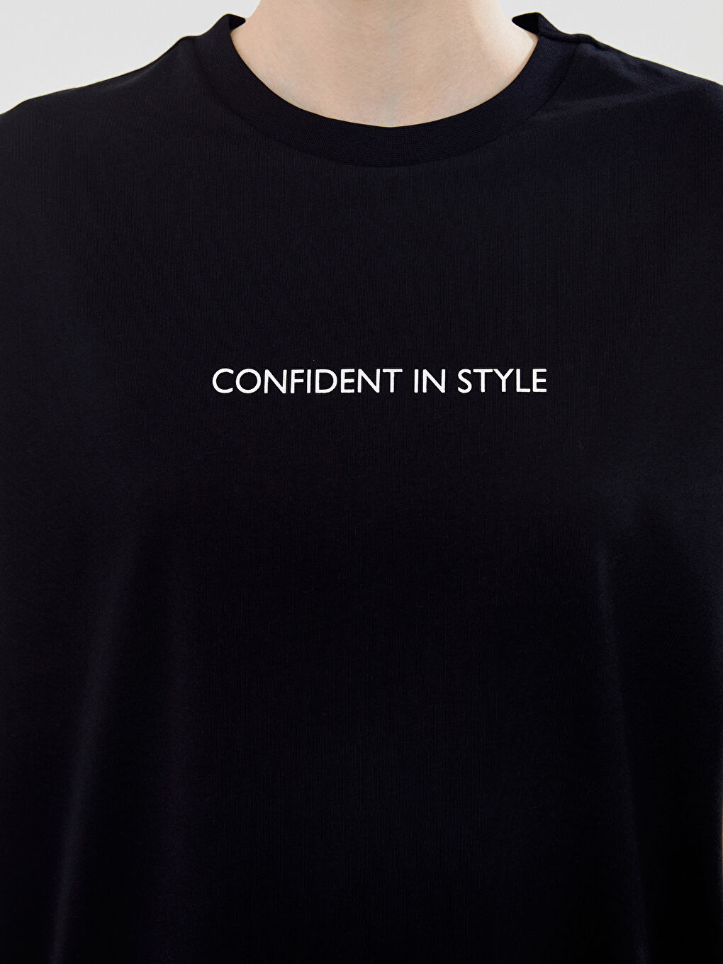 Siyah Bisiklet Yaka Baskılı Oversize Kadın Tişört-2