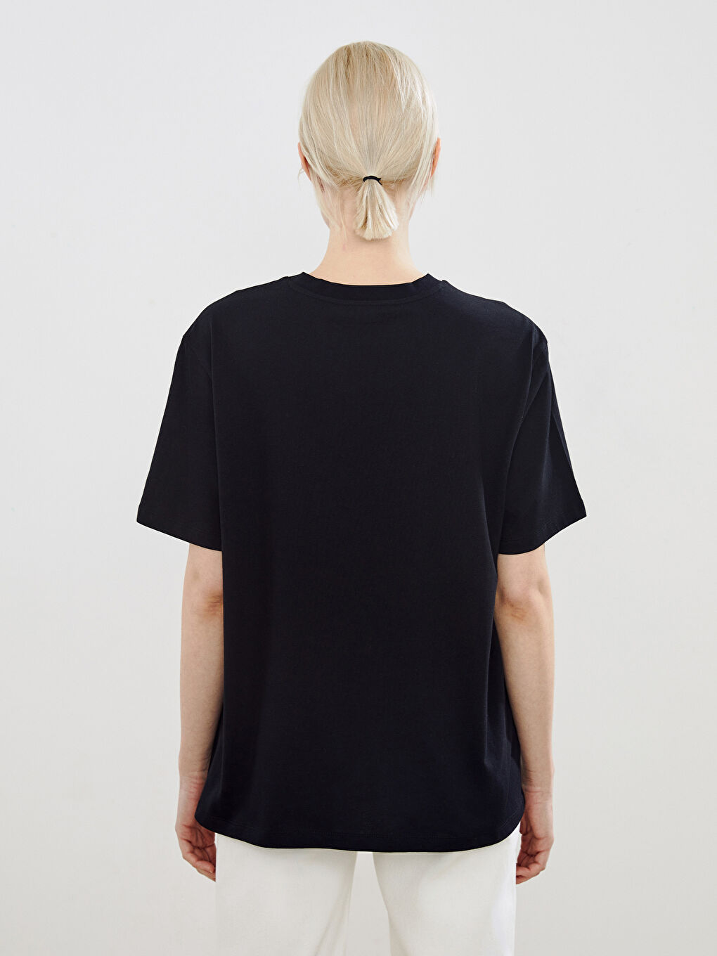 Siyah Bisiklet Yaka Baskılı Oversize Kadın Tişört-3