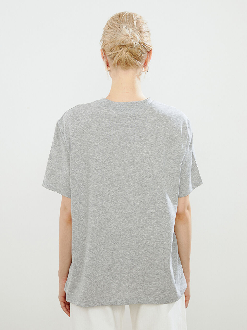 Gri Bisiklet Yaka Baskılı Oversize Kadın Tişört-3