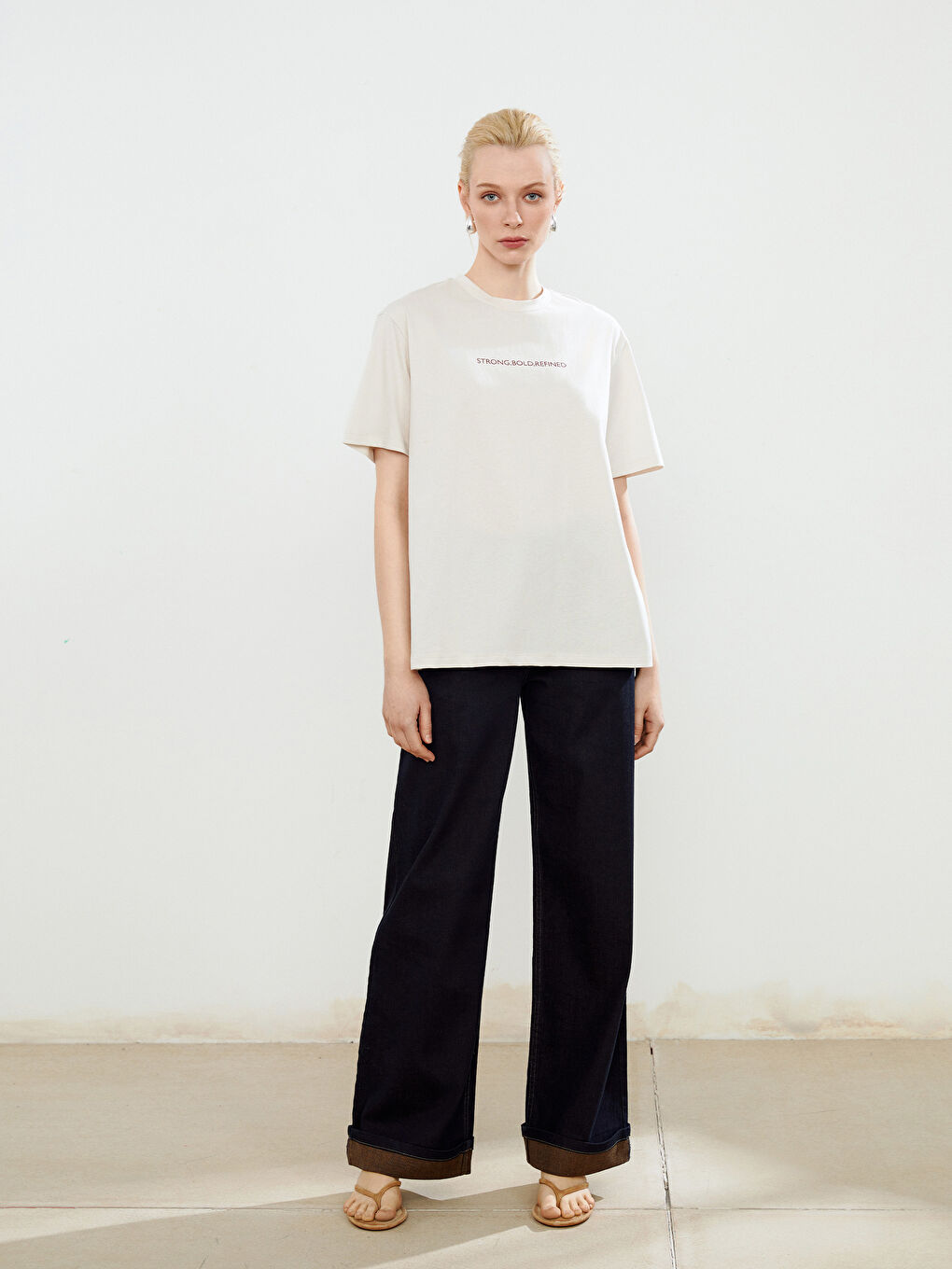 Bej Bisiklet Yaka Baskılı Oversize Kadın Tişört-1