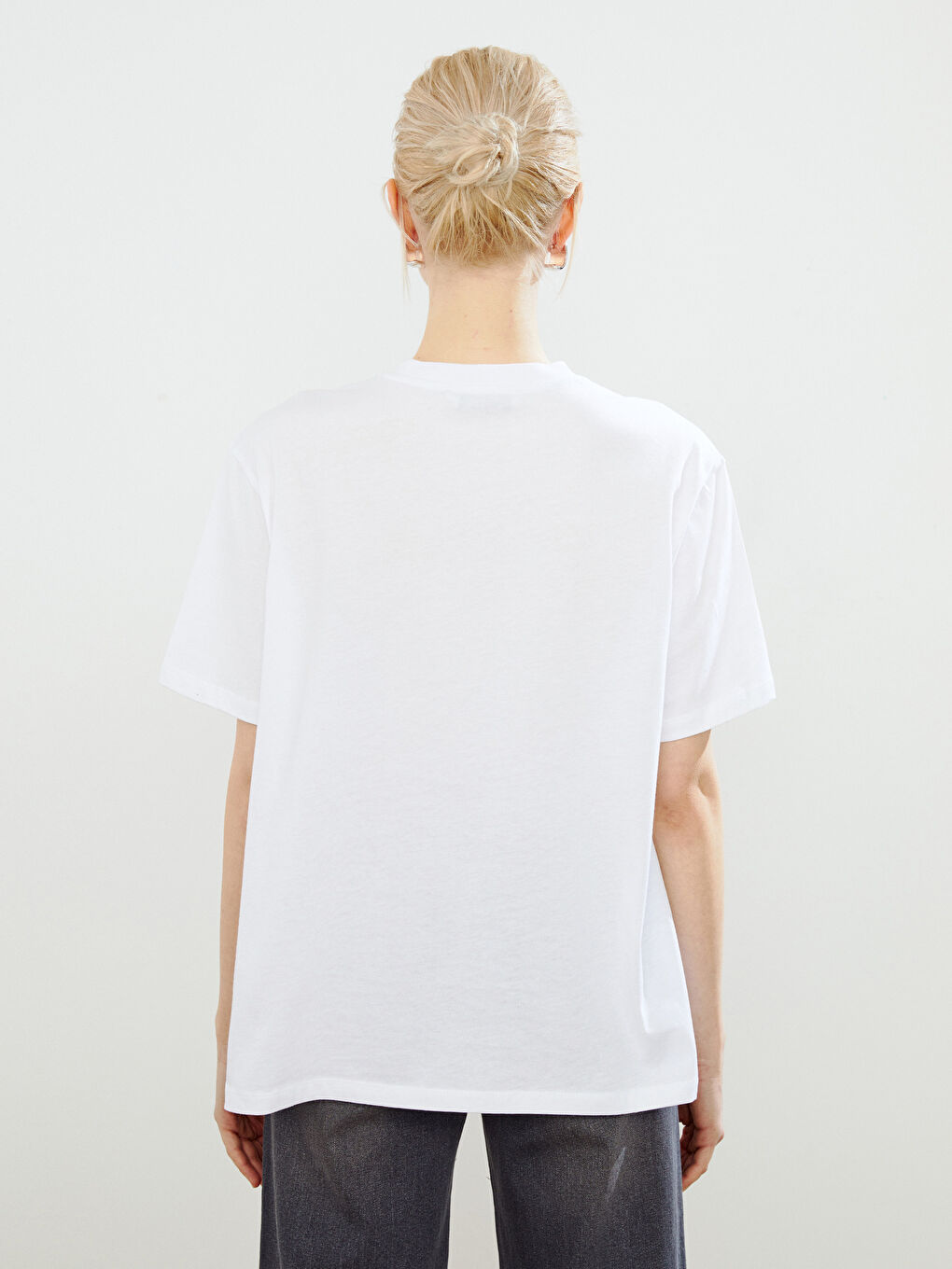 Beyaz Bisiklet Yaka Baskılı Oversize Kadın Tişört-3