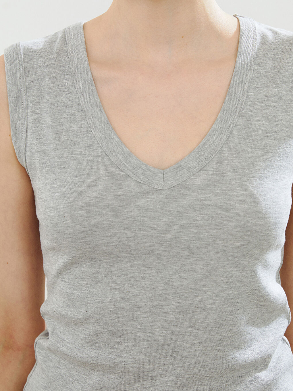 Gri V Yaka Kadın Atlet-2