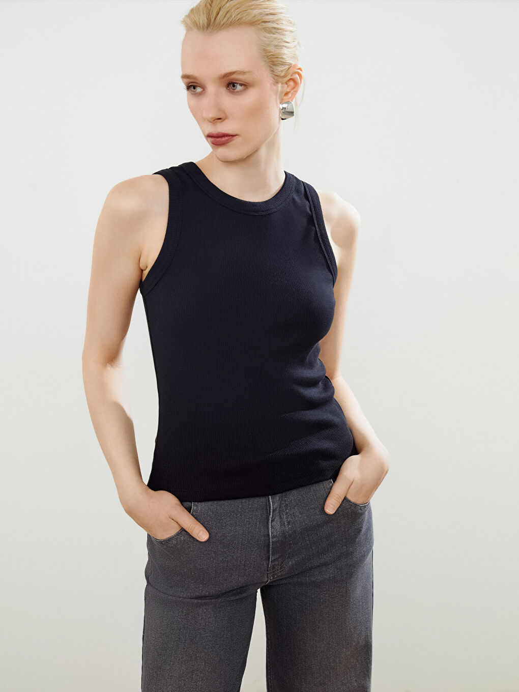 Siyah Bisiklet Yaka Kadın Atlet