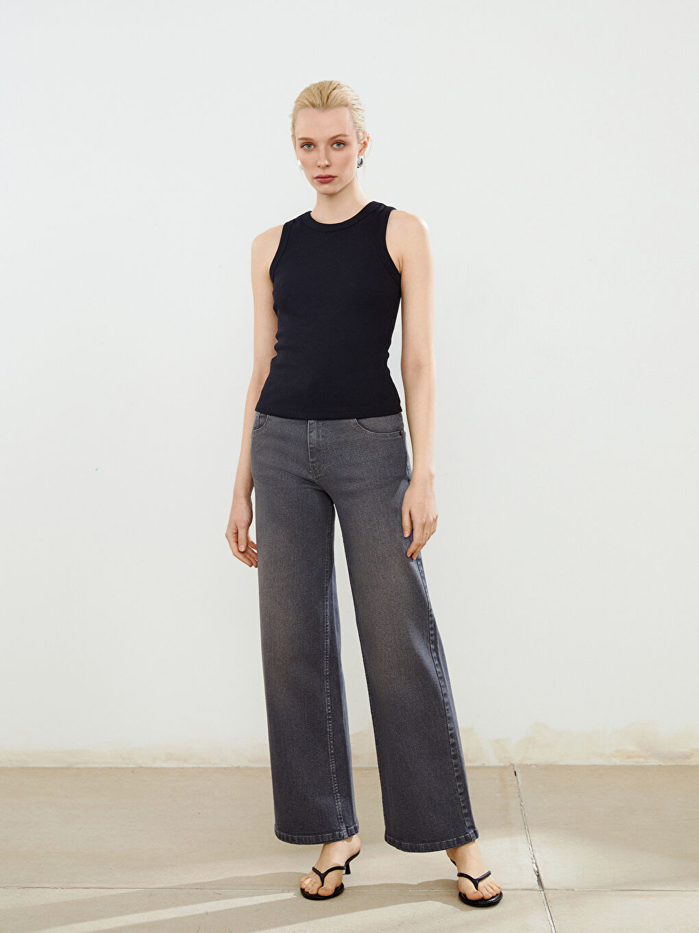 Siyah Bisiklet Yaka Kadın Atlet-1