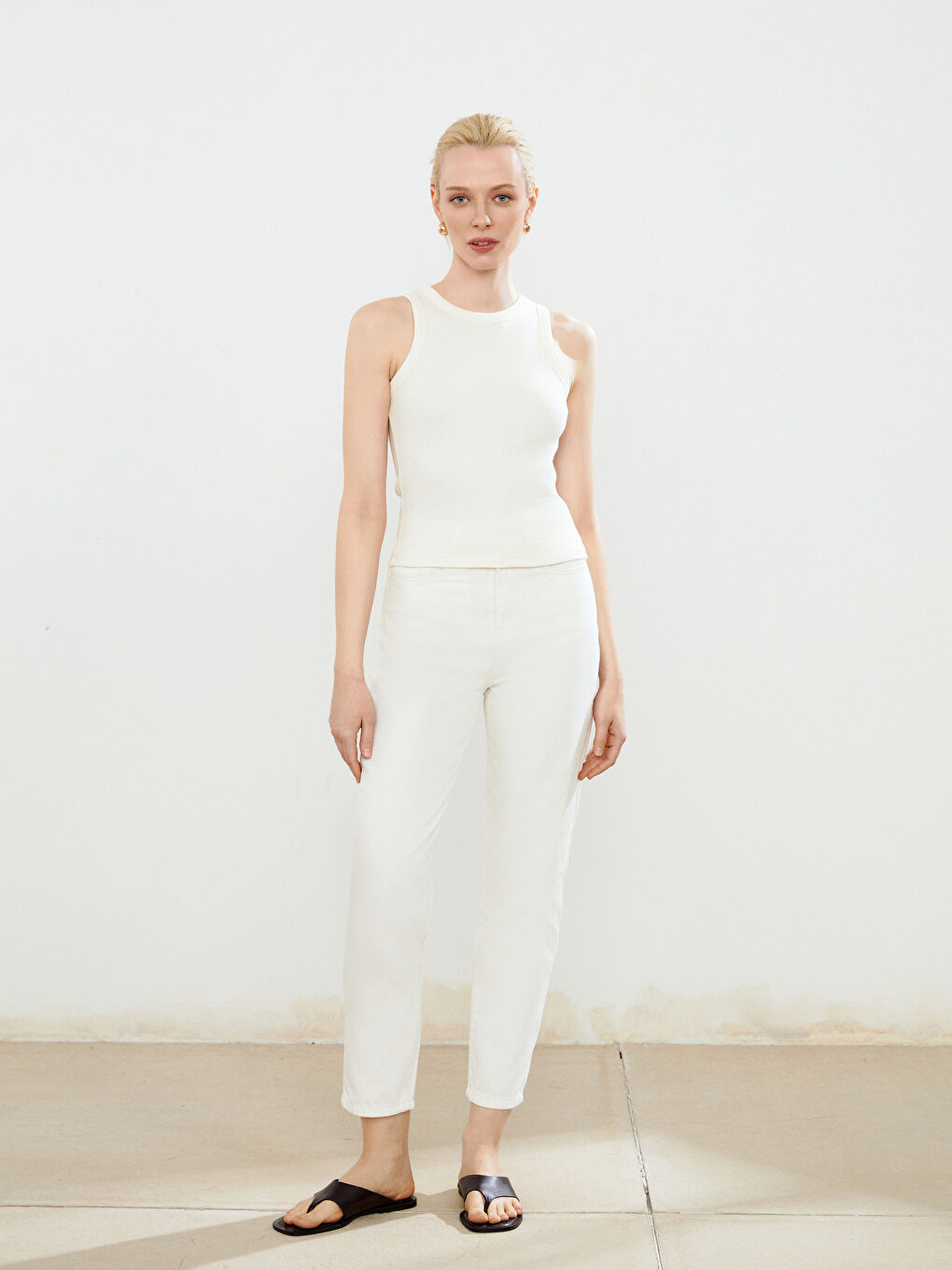 Ekru Bisiklet Yaka Kadın Atlet-1