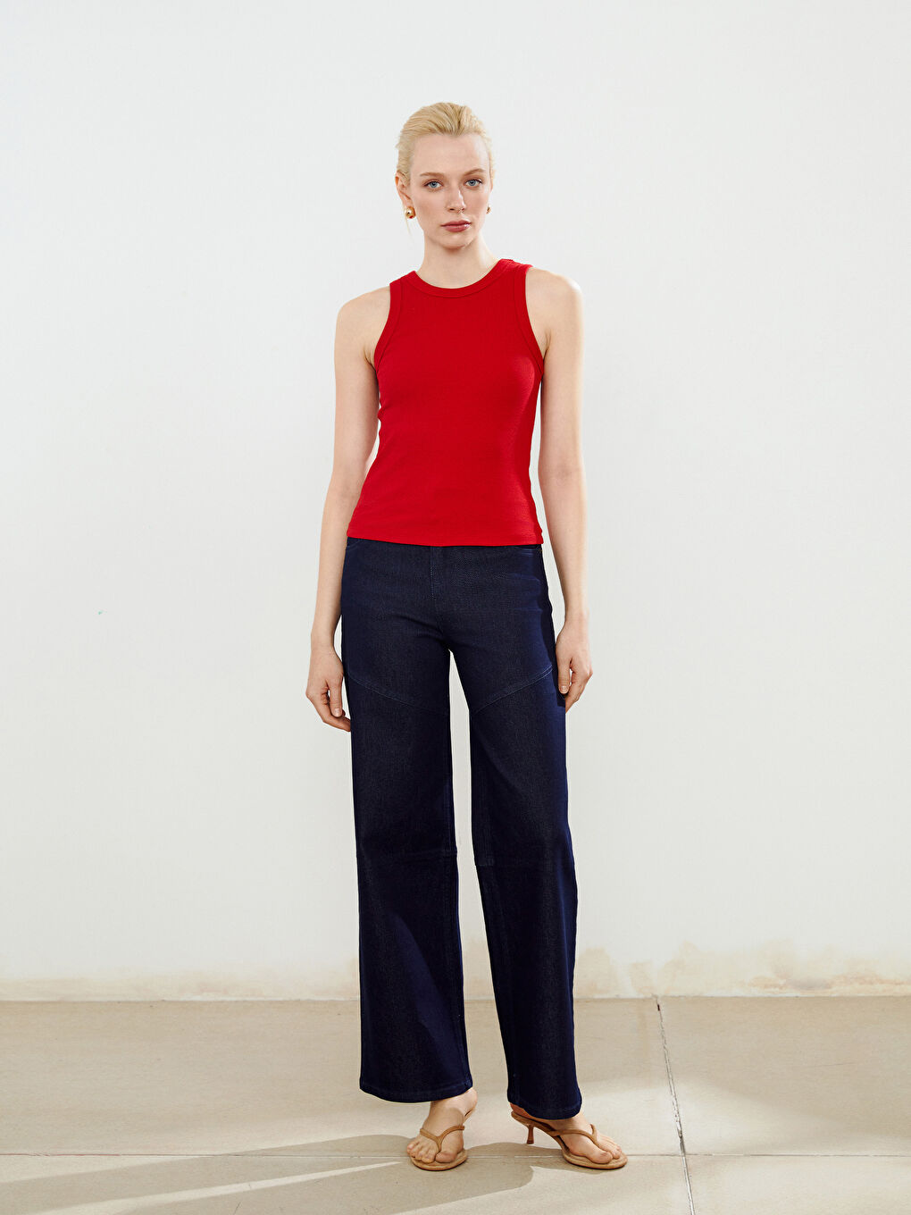 Kırmızı Bisiklet Yaka Kadın Atlet