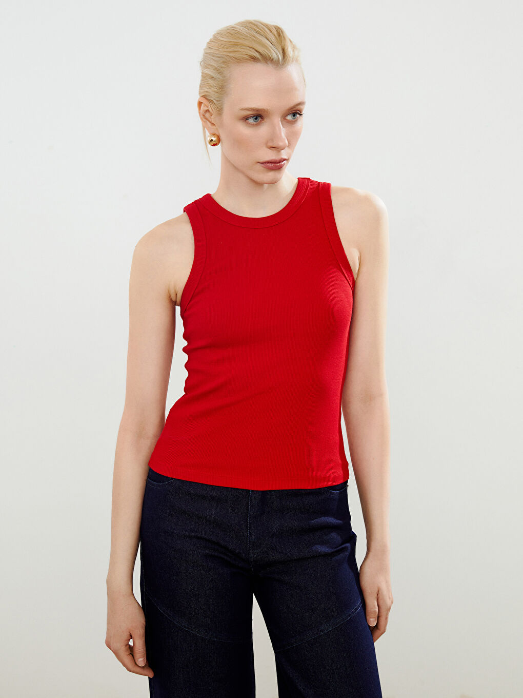 Kırmızı Bisiklet Yaka Kadın Atlet-1