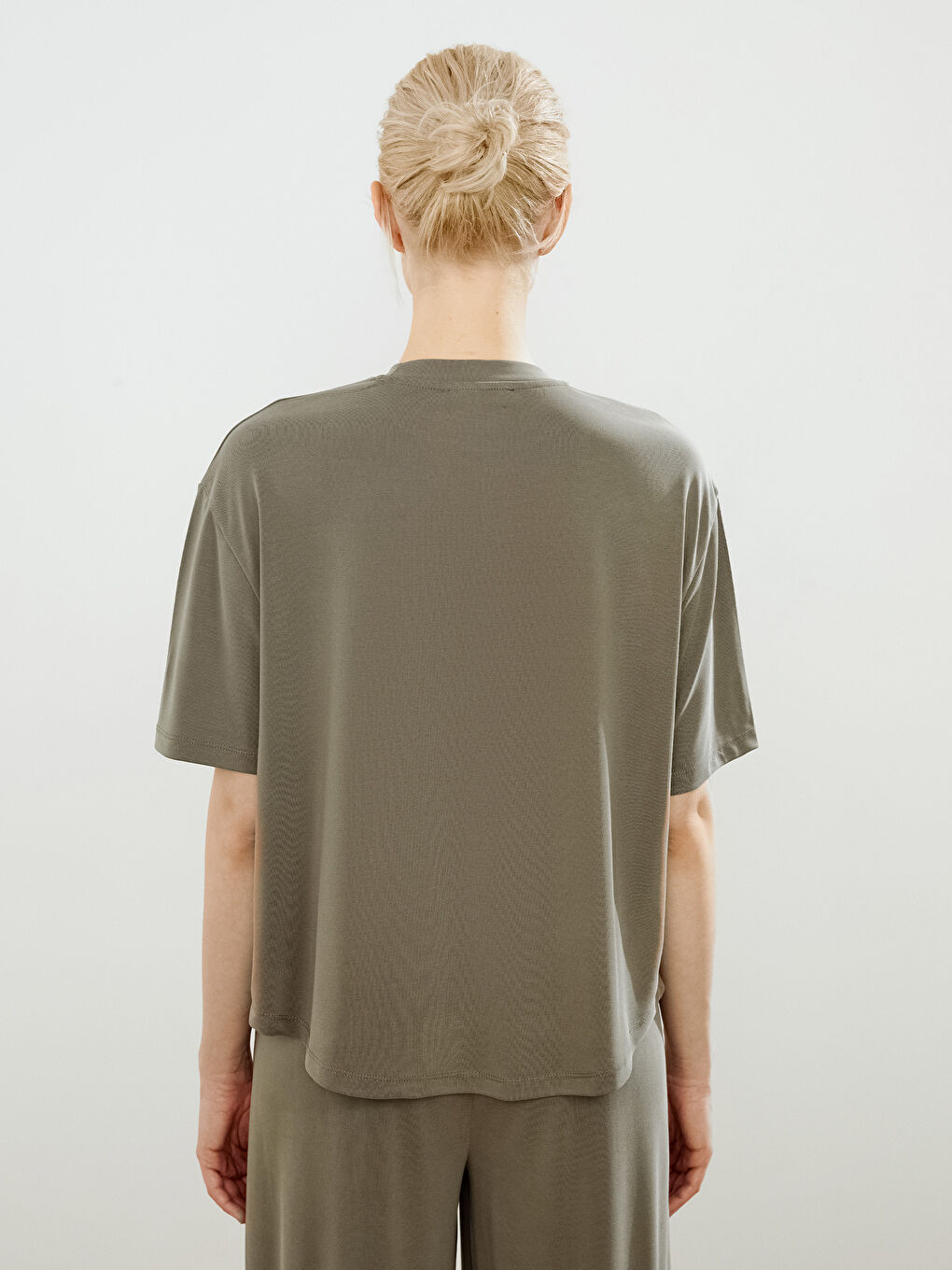 Haki Bisiklet Yaka Modal Karışımlı Kadın Tişört-3