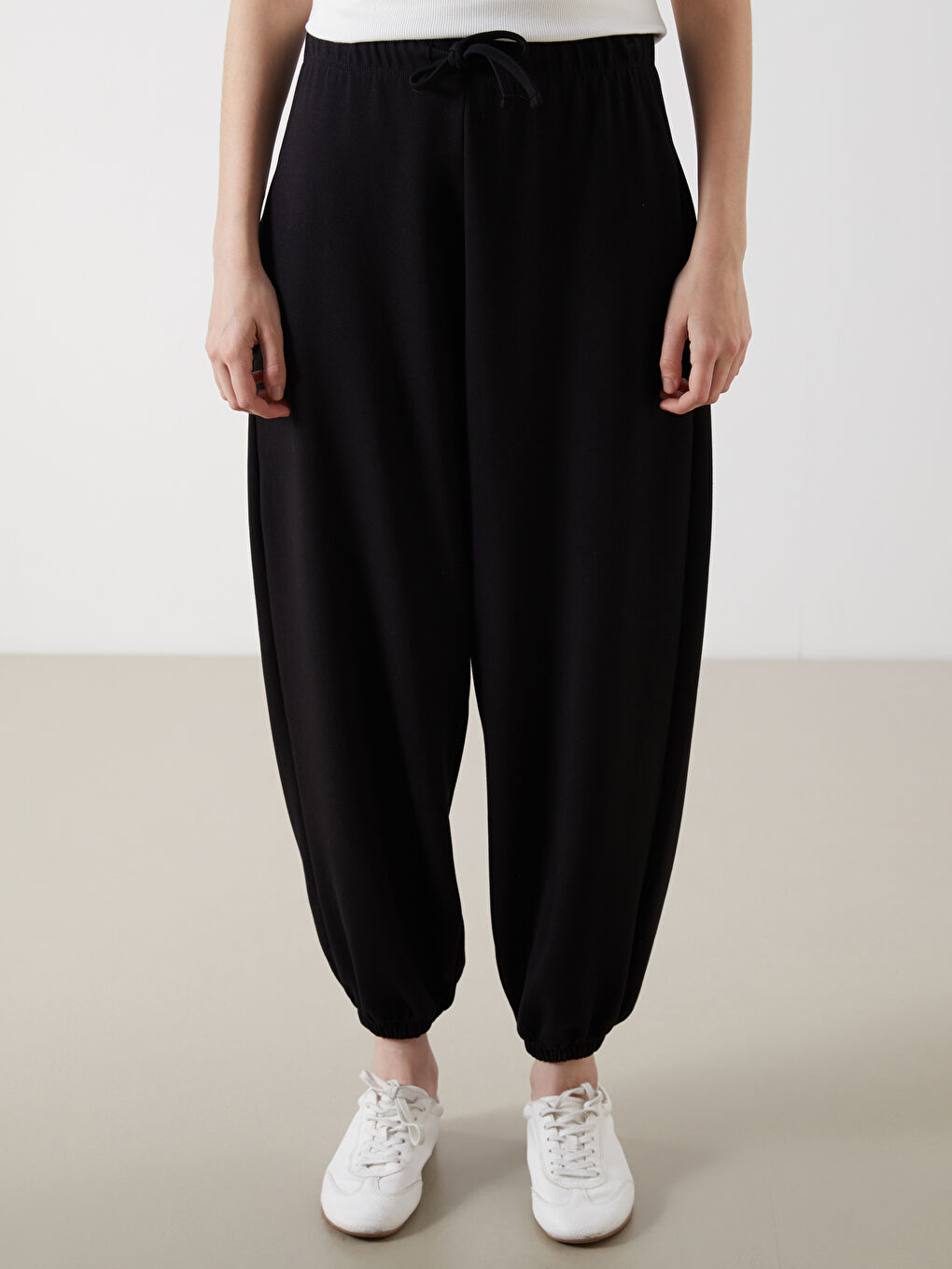 Siyah Beli Lastikli Kadın Jogger Eşofman Altı-1